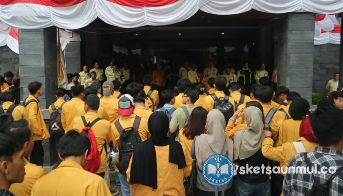 Mahasiswa Unmul Gelar Aksi “Evaluasi Total” Tuntut Transparansi dan Independensi Kampus