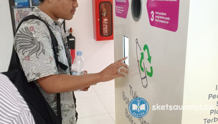 Pertama di Kaltim, FMIPA Hadirkan Mesin Penukar Botol Menjadi Pulsa Guna Tanggulangi Sampah Plastik