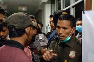Babak Baru Pemira Unmul: Wakil Rektor Ambil Alih Jalannya Persidangan