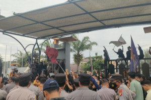 Aliansi Mahakam Gelar Aksi Tolak RUU Pertambangan Minerba, Mahasiswa Terobos Gedung DPRD Kaltim