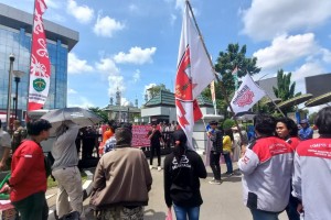 Perjuangan Hak Buruh Lewat Aksi May Day dan Hardiknas: Tuntut Pertemuan dengan Pj Gubernur