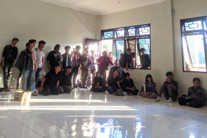 RDPU Perihal Foto Presiden BEM KM Unmul dengan Presiden Ke-7 RI Berujung Ricuh
